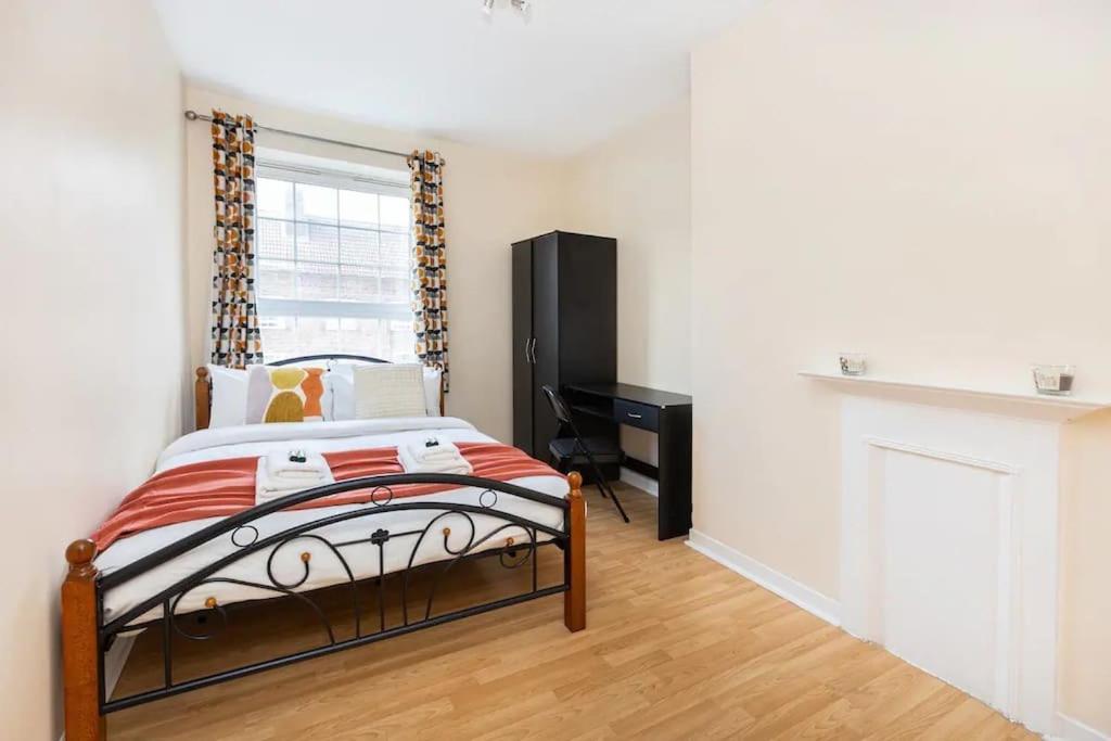 Tranquil 1Br In South Bank With Onsite Parking Lägenhet London Exteriör bild