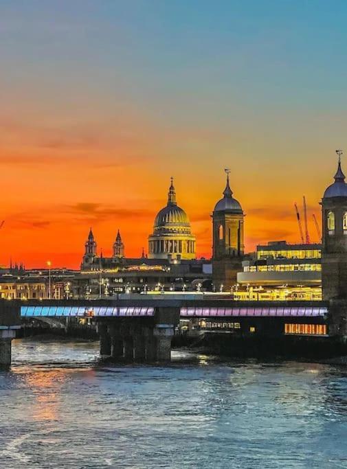 Tranquil 1Br In South Bank With Onsite Parking Lägenhet London Exteriör bild